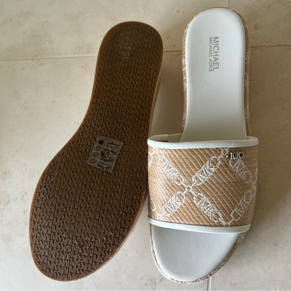 Michael Kors Tan and White Raffia Platform Slides - Picture 5 of 6